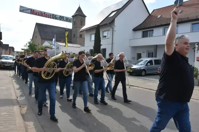 Der musikalische Marsch durch Hochdorf, hier ein Bild aus dem Jahr 2022, steht auch für Samstag wieder auf dem Programm.