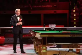 Dem TV-Ruhestand nah: Rolf Kalb, hier (noch) am Snooker-Tisch.