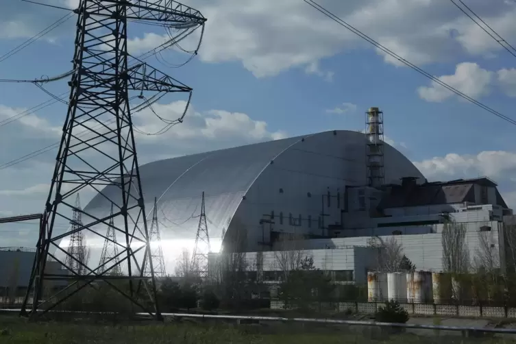 Mit Schutzabdeckung: stillgelegtes AKW in Tschernobyl. 