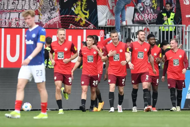 Der FCK verbessert sich durch den Sieg in Kiel auf den 15. Tabellenplatz.